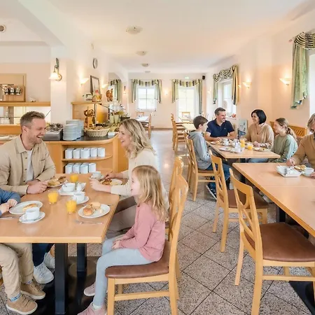 Nahe Der Therme B&B 3*